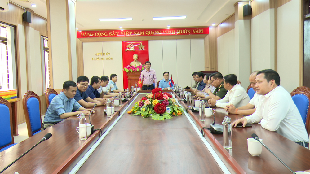 Đoàn công tác huyện Sê Pôn thăm và làm việc với huyện Hướng Hóa